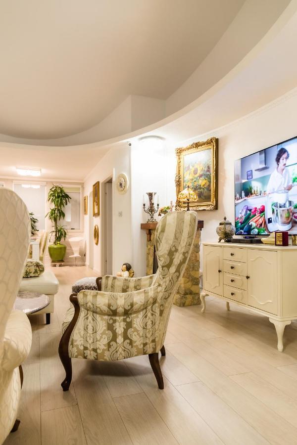 אומאג Luxury Apartment Sara מראה חיצוני תמונה