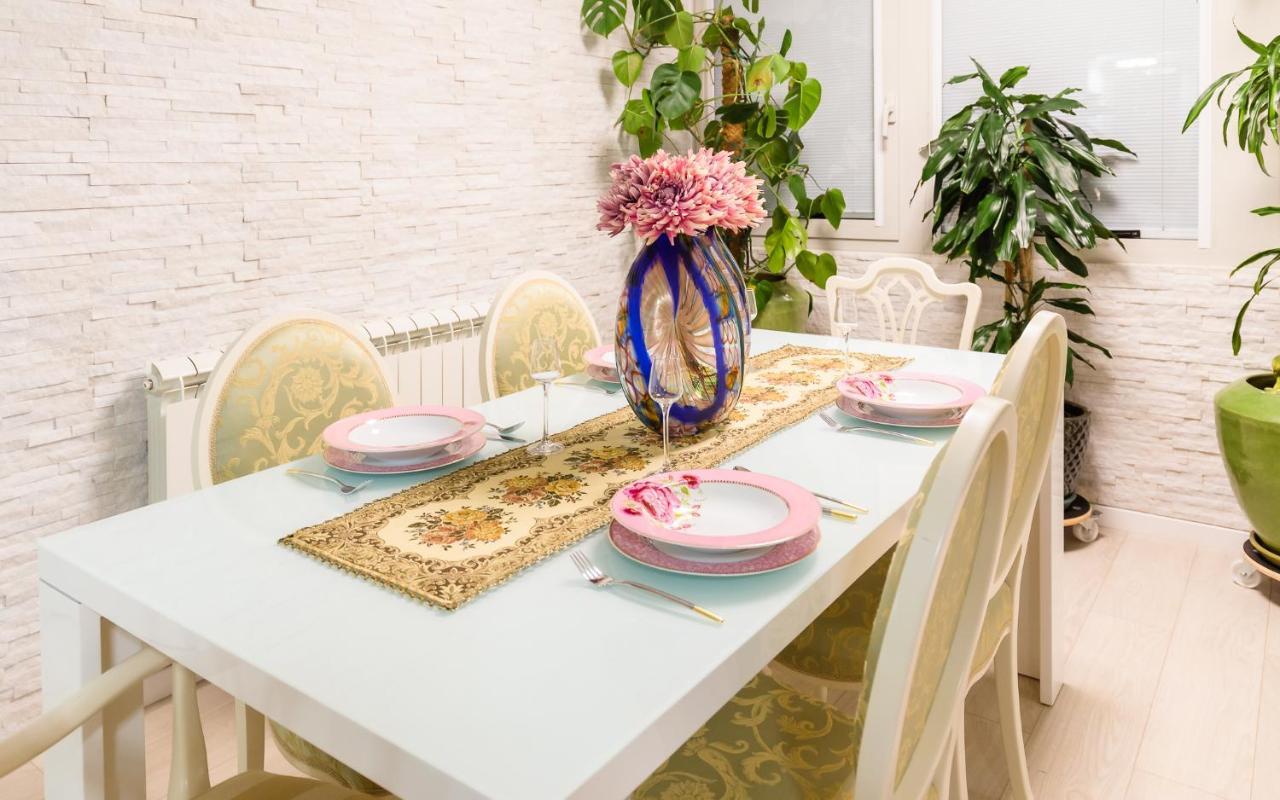 אומאג Luxury Apartment Sara מראה חיצוני תמונה