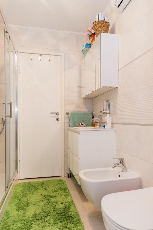 אומאג Luxury Apartment Sara מראה חיצוני תמונה